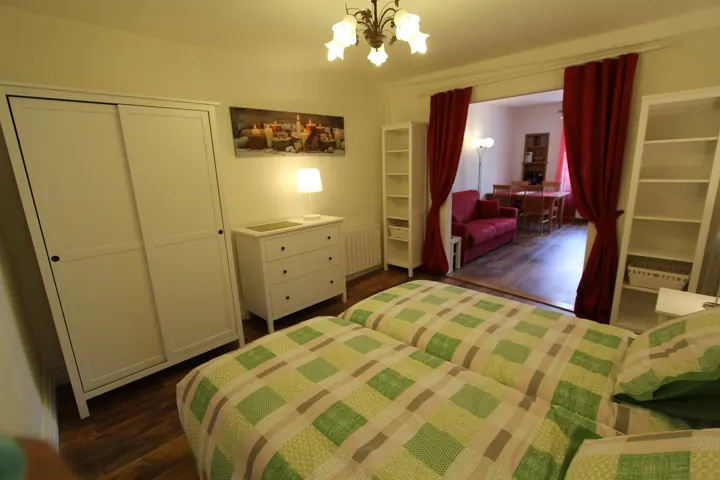 Chambre avec deux lits simples